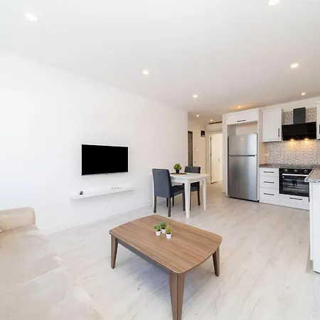 Central Flat Close To Sea In Muratpasa *