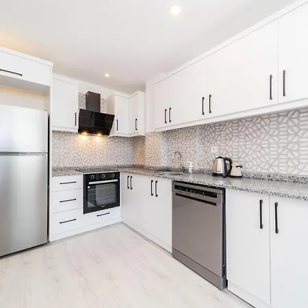 Central Flat Close To Sea In Muratpasa