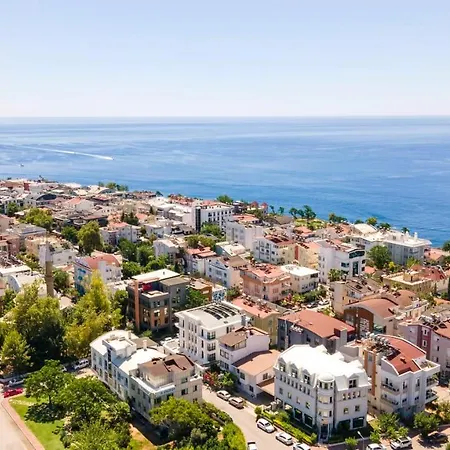 Central Flat Close To Sea In Muratpasa 安塔利亚